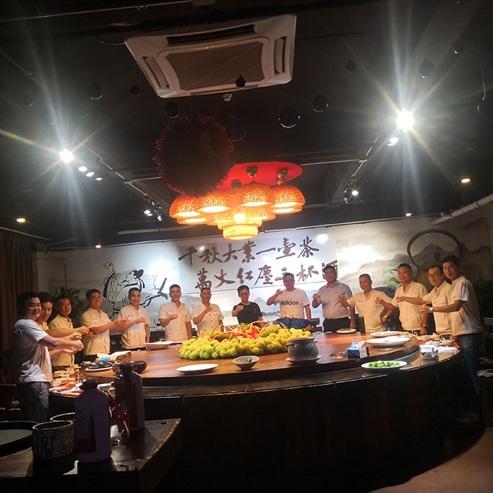 榴莲视频APP下载安装能打开榴莲视频APP污黄集体人员合影